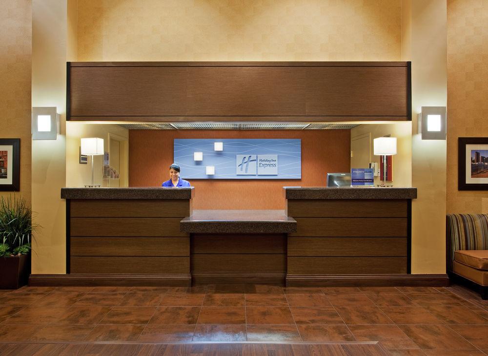 Holiday Inn Express Hotel & Suites Belmont, An Ihg Hotel Экстерьер фото