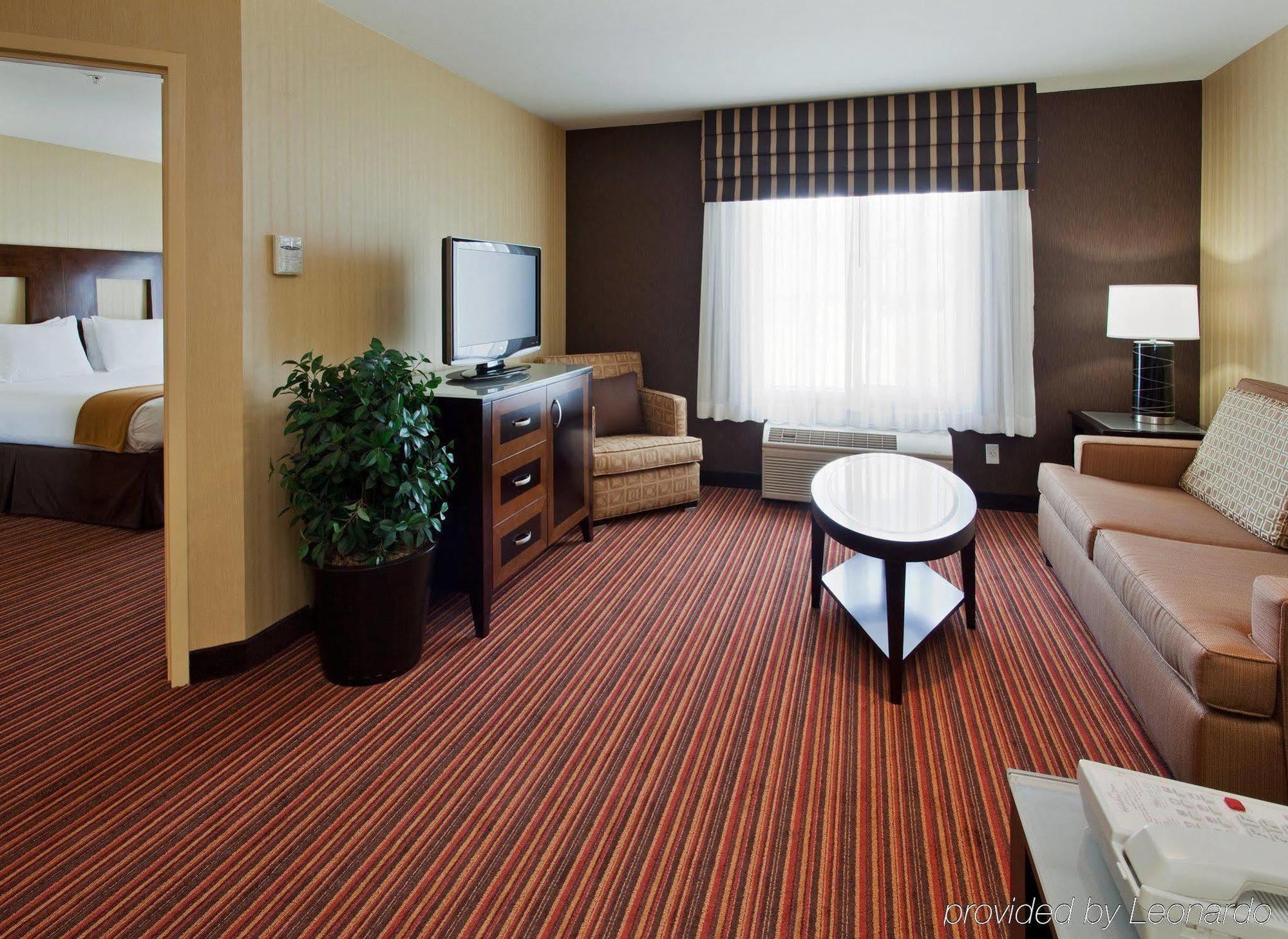 Holiday Inn Express Hotel & Suites Belmont, An Ihg Hotel Номер фото